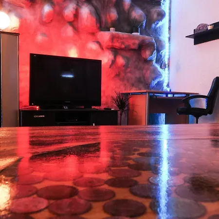 #111 - Lux-flat Lennep - Altstadt - Netflix & Amazon Prime - Felswand *