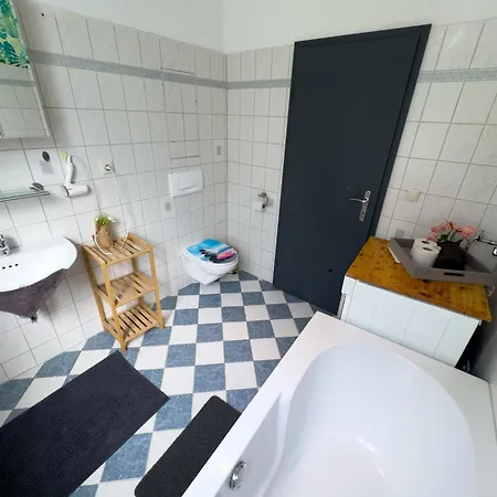 #111 - Lux-flat Lennep - Altstadt - Netflix & Amazon Prime - Felswand Appartement