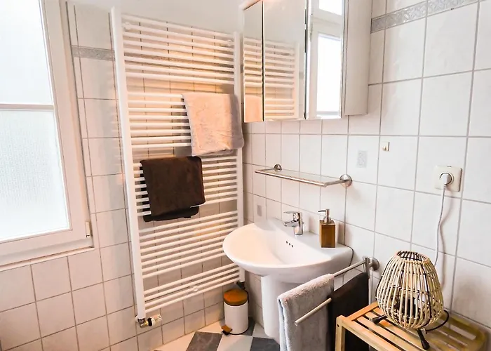 #111 - Lux-flat Lennep - Altstadt - Netflix & Amazon Prime - Felswand Lejlighed Remscheid