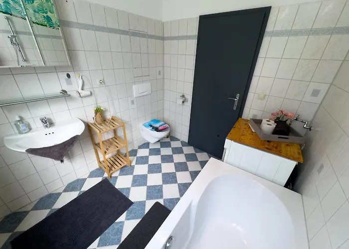 #111 - Lux-flat Lennep - Altstadt - Netflix & Amazon Prime - Felswand Daire